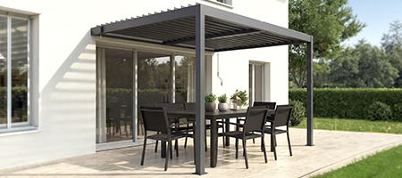 Falhoz rögzített bioklimatikus pergola